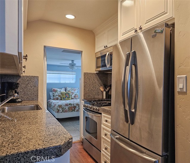 Detail Gallery Image 18 of 43 For 1086 Glenneyre St, Laguna Beach,  CA 92651 - 2 Beds | 1 Baths