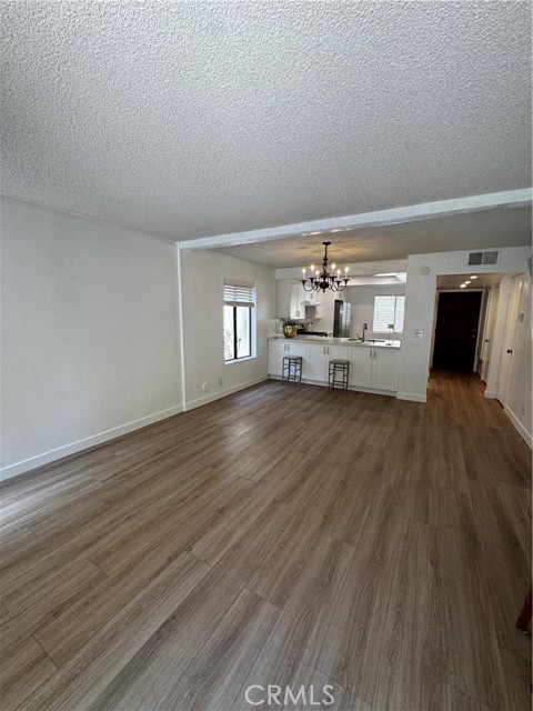 Detail Gallery Image 6 of 31 For 5760 Owensmouth Ave #28,  Woodland Hills,  CA 91367 - 2 Beds | 1/1 Baths