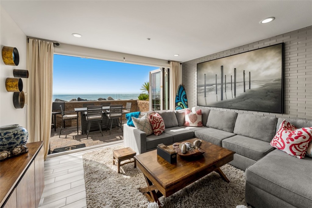 700 The Strand - photo 10