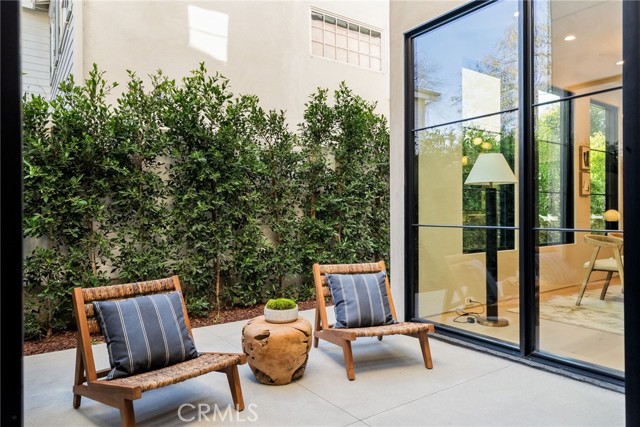 Detail Gallery Image 14 of 42 For 4245 Bellaire Ave, Studio City,  CA 91604 - 5 Beds | 5/1 Baths