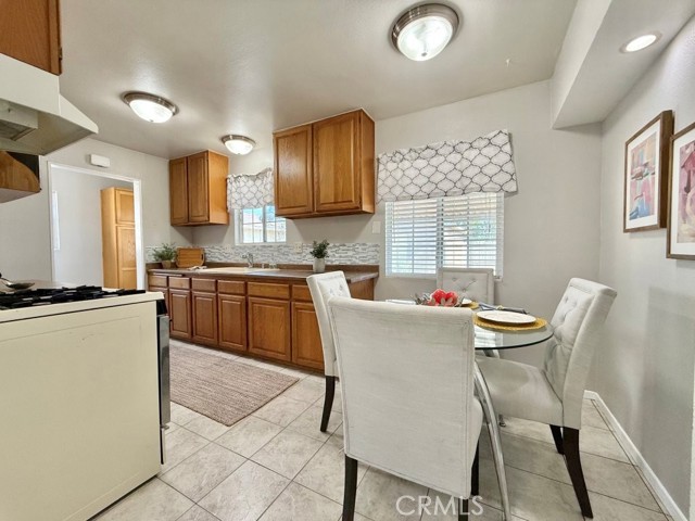 Detail Gallery Image 7 of 27 For 11622 Massinger St, Lakewood,  CA 90715 - 3 Beds | 1 Baths