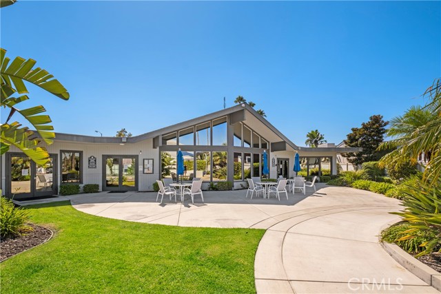103 Yorktown, Newport Beach CA: https://media.crmls.org/medias/6c3fabee-5da8-4f3c-9f37-e6c3f7f4d798.jpg
