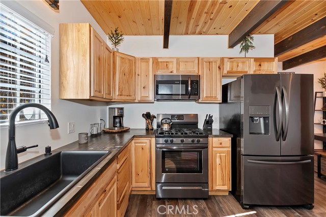 Detail Gallery Image 16 of 45 For 334 Jeffries Rd, Big Bear Lake,  CA 92315 - 1 Beds | 2 Baths