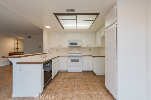 Detail Gallery Image 10 of 43 For 27 Lucero, Irvine,  CA 92620 - 4 Beds | 2/1 Baths