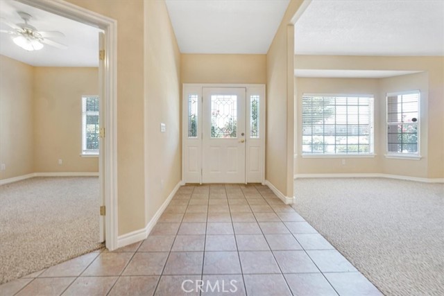 6940 Oak Vista Lane, Oak Hills CA: https://media.crmls.org/medias/6c4169e1-deca-42f1-8740-ac5934c90b47.jpg