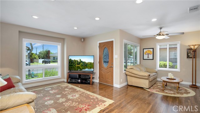 5215 E Monlaco Road, Long Beach CA: https://media.crmls.org/medias/6c429748-215f-4123-bc41-a6aacb5fc139.jpg
