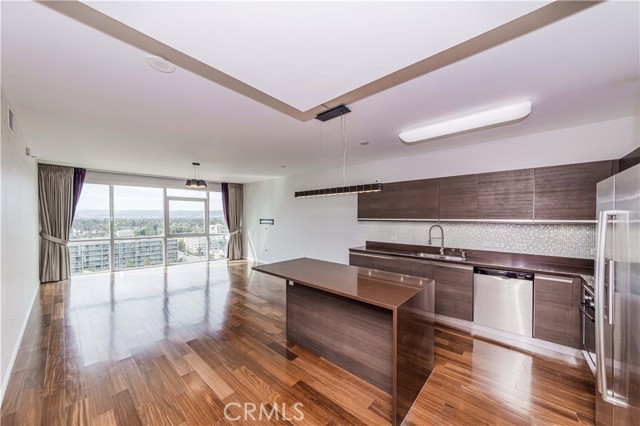 3785 Wilshire Blvd #1709, Los Angeles CA: https://media.crmls.org/medias/6c42d31c-2ef1-4e57-b0cb-3ccbdd4b9e1a.jpg