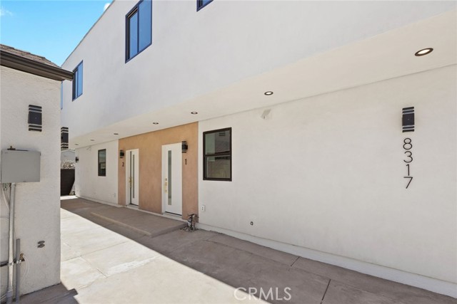 Detail Gallery Image 17 of 29 For 8313 Kittyhawk Ave, Los Angeles,  CA 90045 - 9 Beds | 9/2 Baths