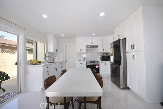 Detail Gallery Image 15 of 17 For 1912 E Clifpark, Anaheim,  CA 92805 - 4 Beds | 2 Baths