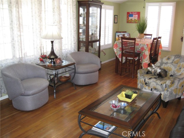 Detail Gallery Image 5 of 27 For 11408 214th, Lakewood,  CA 90715 - 3 Beds | 1/1 Baths