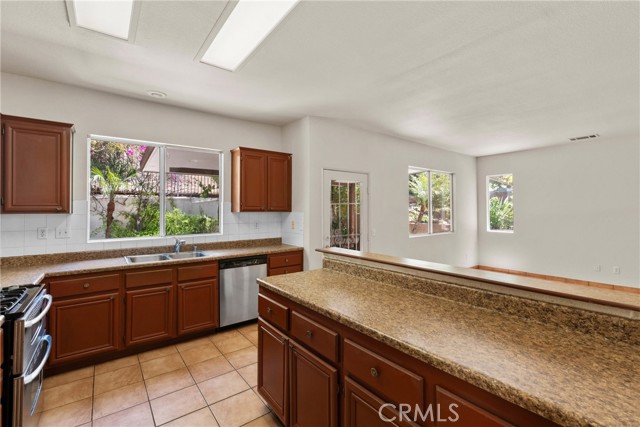 Detail Gallery Image 12 of 41 For 16200 Setting Sun Cir, Riverside,  CA 92503 - 4 Beds | 2/1 Baths