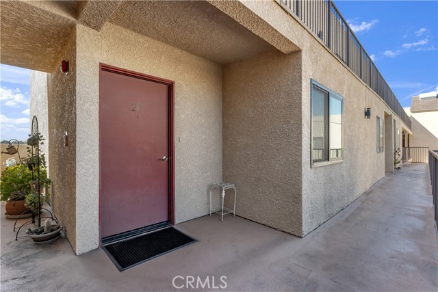 Detail Gallery Image 3 of 50 For 21040 Parthenia #25,  Canoga Park,  CA 91304 - 2 Beds | 2/1 Baths