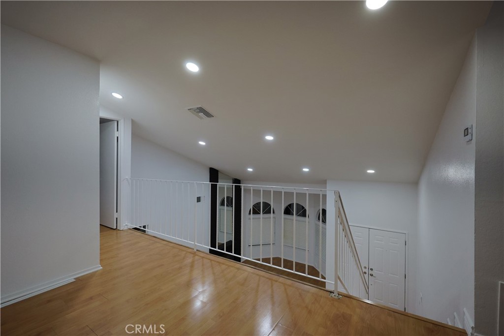 https://media.crmls.org/medias/6c47bcfa-5a0d-4ff5-abb6-aa5977659ee5.jpg?preset=X-Large