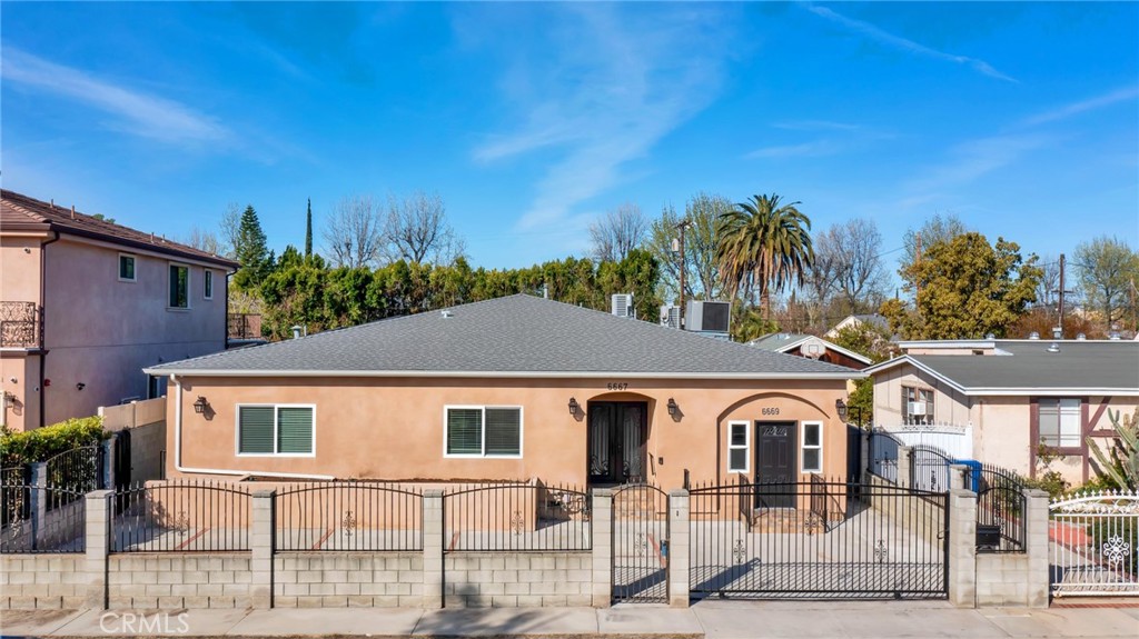 6667 Ampere Avenue, North Hollywood, CA 91606