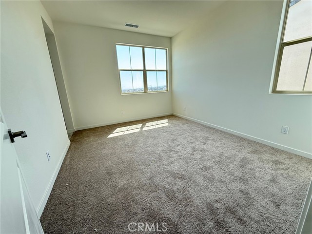 15893 Blue Copper Way, Fontana CA: https://media.crmls.org/medias/6c494f83-2a80-4499-a6b0-5dd028e7f124.jpg