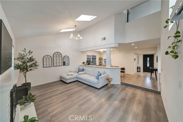 Detail Gallery Image 8 of 57 For 21733 Vintage, Chatsworth,  CA 91311 - 3 Beds | 2/1 Baths