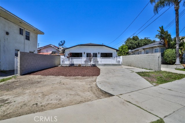 2111 Scott Road, Burbank CA: https://media.crmls.org/medias/6c4a09e9-c6f7-4b5c-a7a5-9e67902a5d2f.jpg