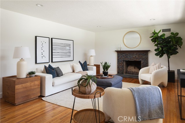Detail Gallery Image 5 of 33 For 13422 Flint Dr, Santa Ana,  CA 92705 - 3 Beds | 2/1 Baths