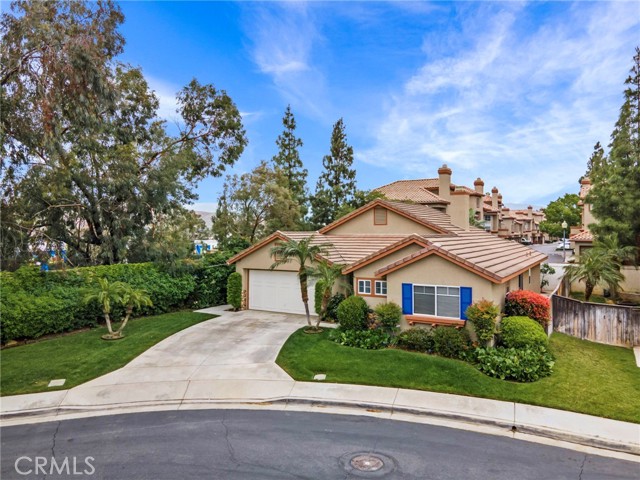 324 Oakwood Court, Corona, CA 92879