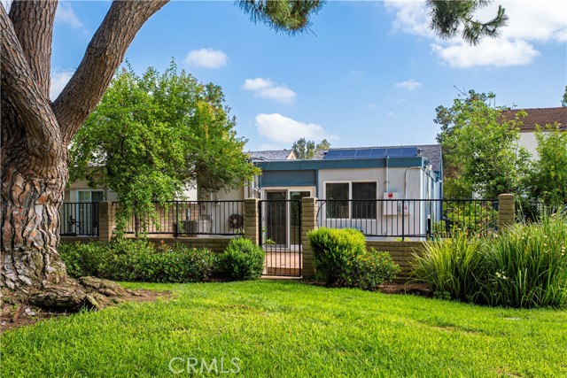 75 Willow Tree Lane, Irvine CA: https://media.crmls.org/medias/6c4b9a92-2e84-443d-9c3e-bc7cb48be1ca.jpg
