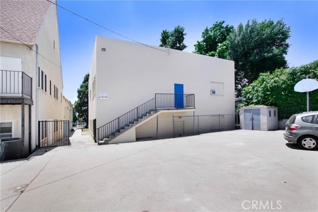 Image 8 of 46 For 724 Glenoaks Boulevard