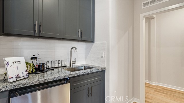 Detail Gallery Image 9 of 22 For 2721 E Amberley Privado, Ontario,  CA 91762 - 2 Beds | 2/1 Baths