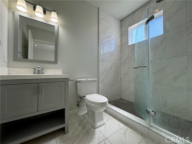 Detail Gallery Image 9 of 18 For 22425 S Del Valle St #3,  Woodland Hills,  CA 91364 - 3 Beds | 2/1 Baths