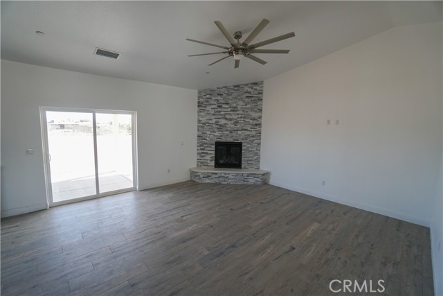 Detail Gallery Image 7 of 28 For 17850 Bangor Ave, Hesperia,  CA 92345 - 4 Beds | 2/1 Baths
