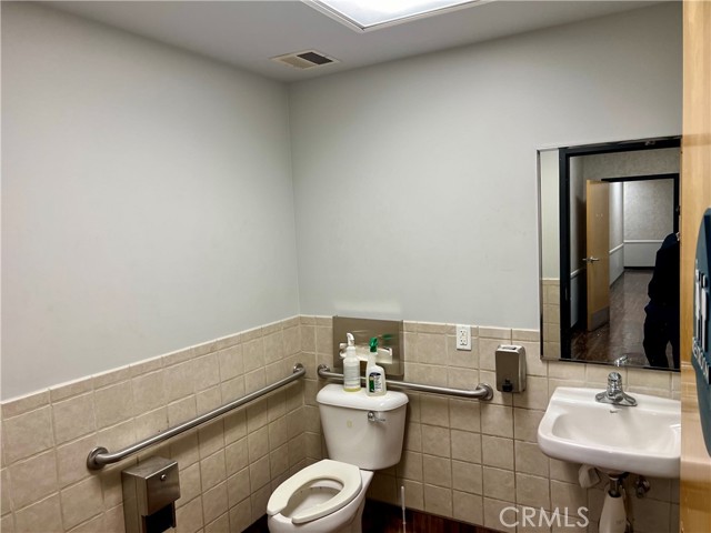 175 E 9th Street, Corona, California 92879, ,Commercial Lease,For Rent,175 E 9th Street,CRSR24049207