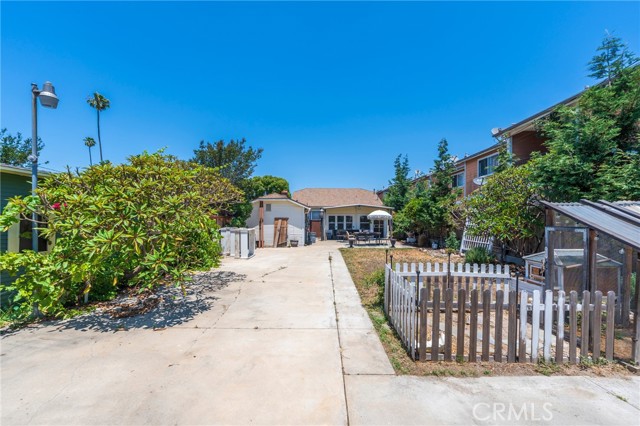 1120 W Chestnut Street, Anaheim CA: https://media.crmls.org/medias/6c503f82-09da-4b38-91be-8ba3ffe45027.jpg