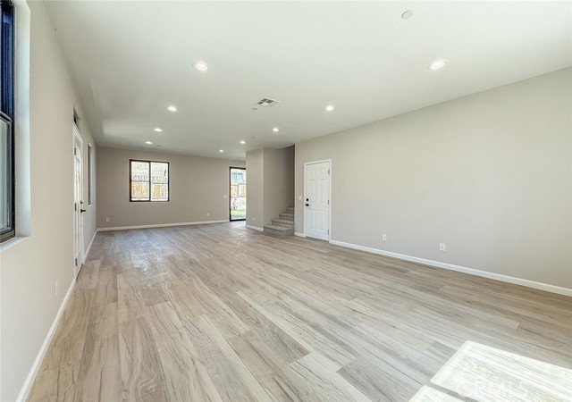 Detail Gallery Image 11 of 46 For 28722 Lincoln Ave, Castaic,  CA 91384 - 3 Beds | 3 Baths