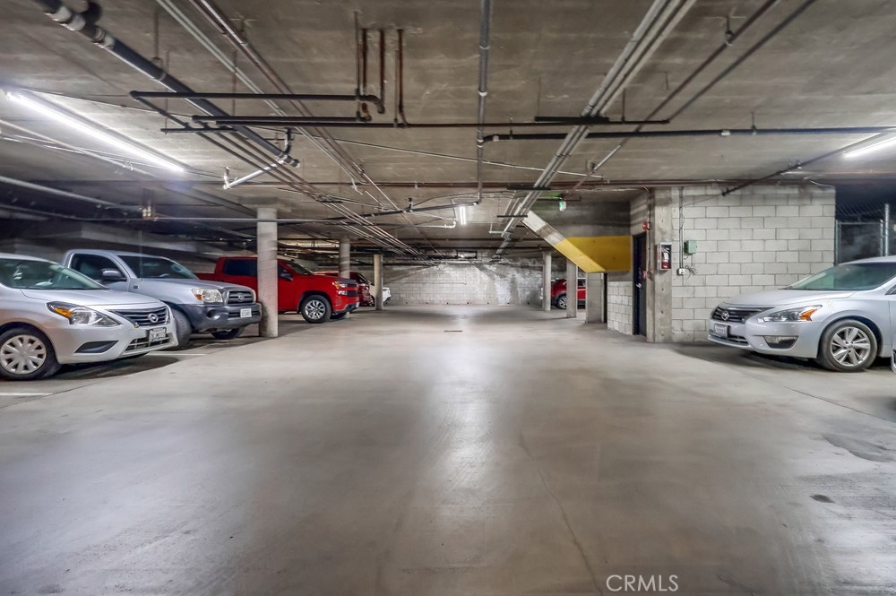 https://media.crmls.org/medias/6c50a5c5-2a1e-415f-89d2-94b4de9fc73d.jpg?preset=X-Large