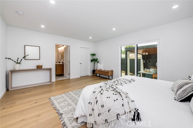 12520 Gilmore Avenue, Los Angeles CA: https://media.crmls.org/medias/6c50b449-678b-4bf2-bb36-722340de0d27.jpg