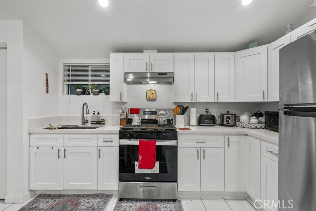 7228 Jamieson Avenue, Reseda CA: https://media.crmls.org/medias/6c50be89-8d52-4df6-a188-b399fb6f1bfb.jpg