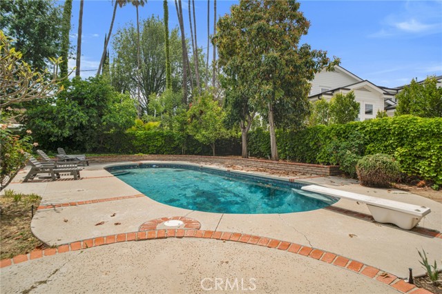 Detail Gallery Image 37 of 39 For 19710 Henshaw St, Woodland Hills,  CA 91364 - 4 Beds | 4 Baths