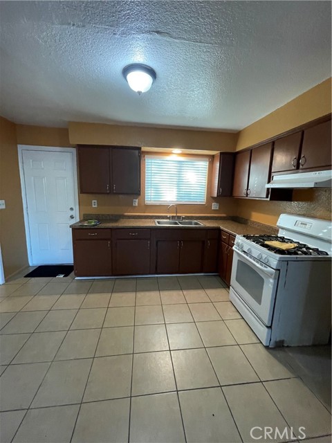 Detail Gallery Image 6 of 7 For 223 Monterey, Bakersfield,  CA 93305 - – Beds | – Baths