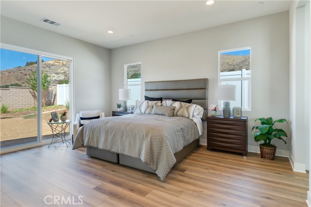 Detail Gallery Image 18 of 29 For 6533 Canyon Oaks Dr, Simi Valley,  CA 93063 - 4 Beds | 3/1 Baths