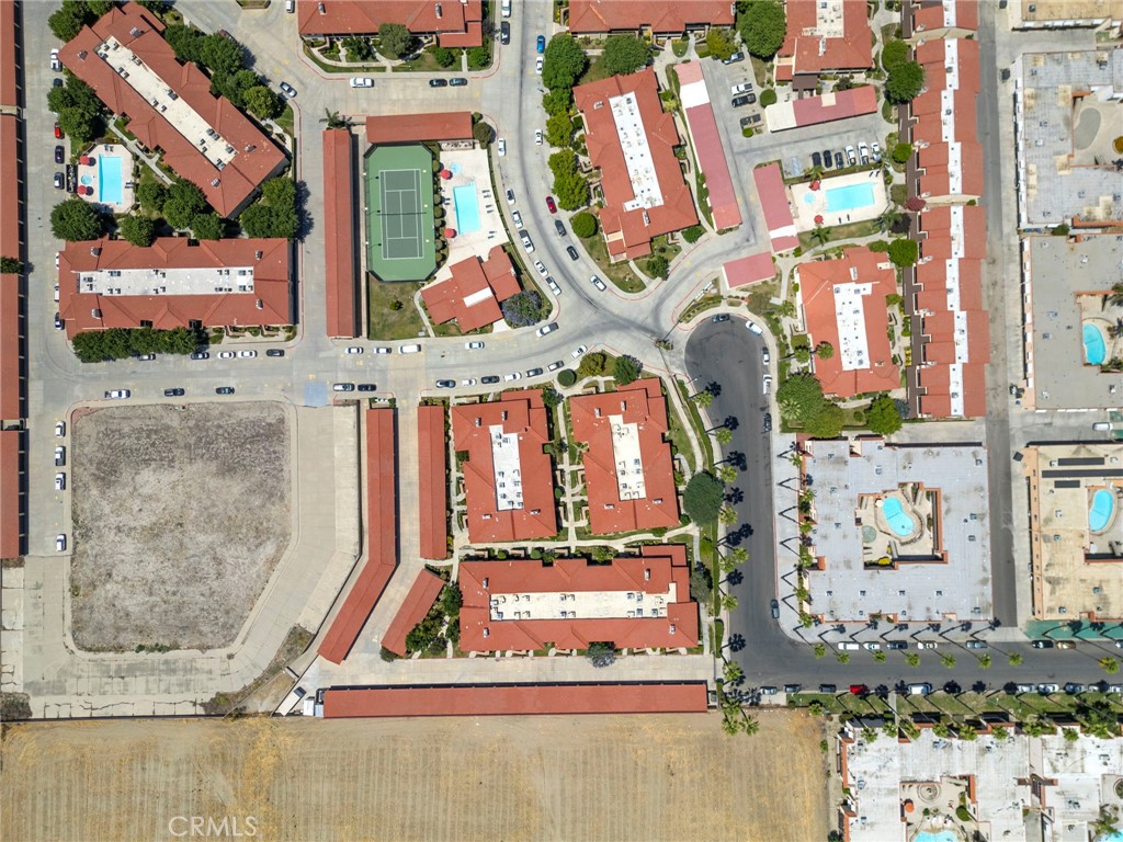 https://media.crmls.org/medias/6c51b23c-105f-4cfe-a43c-2074c8802aff.jpg?preset=X-Large