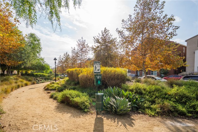 Detail Gallery Image 17 of 33 For 2700 E Chaucer #14,  Los Angeles,  CA 90065 - 4 Beds | 4 Baths