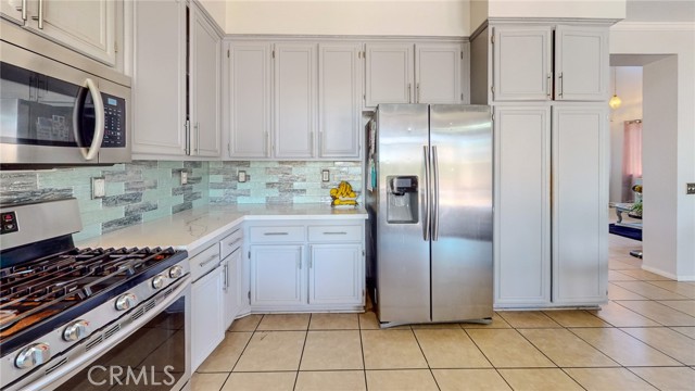 Detail Gallery Image 13 of 37 For 5636 Pheasant Dr, Fontana,  CA 92336 - 4 Beds | 2/1 Baths