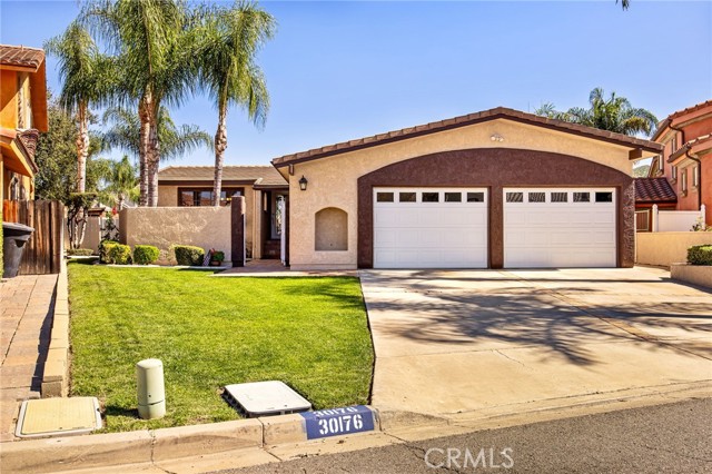 Detail Gallery Image 2 of 61 For 30176 Windward, Canyon Lake,  CA 92587 - 4 Beds | 2 Baths