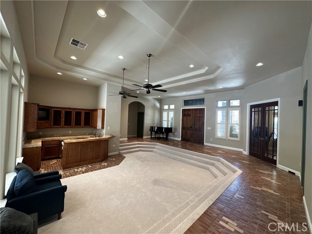 9003 Forest Oaks Court, Bakersfield CA: https://media.crmls.org/medias/6c53cc81-5bd2-4da4-8566-2765160c5c42.jpg