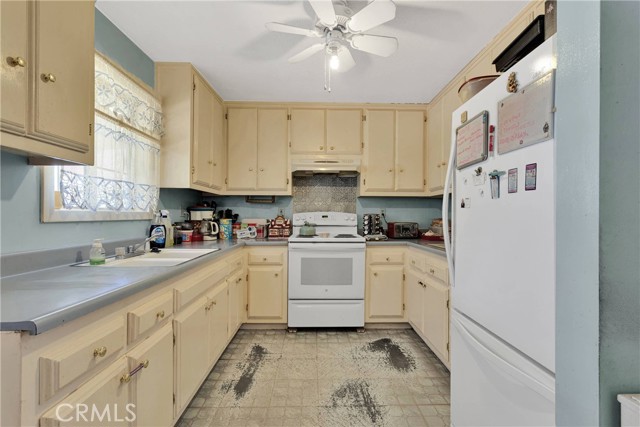 Detail Gallery Image 11 of 44 For 5635 Honeyhill Rd a & B,  Oak Hills,  CA 92344 - 3 Beds | 1 Baths