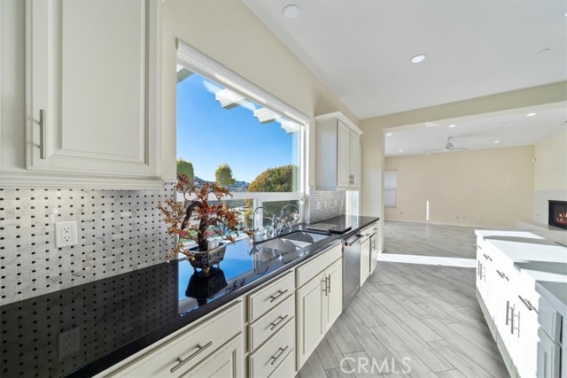Detail Gallery Image 29 of 61 For 3094 Crystal Ridge Ln, Colton,  CA 92324 - 5 Beds | 5/1 Baths