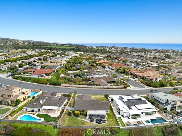 935 Tiller Way, Corona del Mar CA: https://media.crmls.org/medias/6c5540f0-5d49-4013-97fc-534141e8cda6.jpg