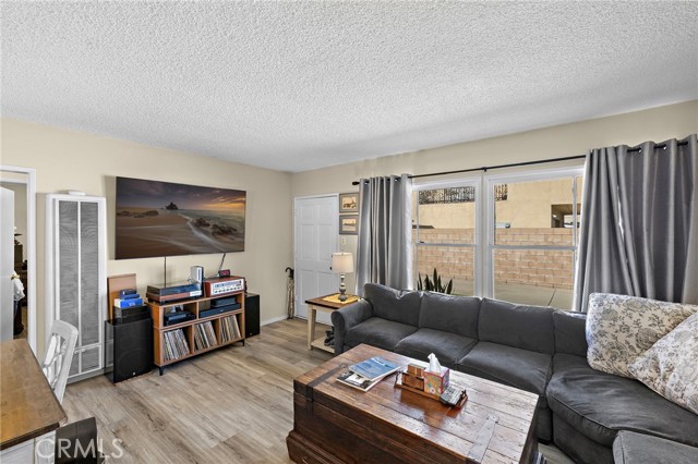 4292 Howard Avenue, Los Alamitos CA: https://media.crmls.org/medias/6c55aa88-bbb6-4781-bd7a-3218ab4fff25.jpg