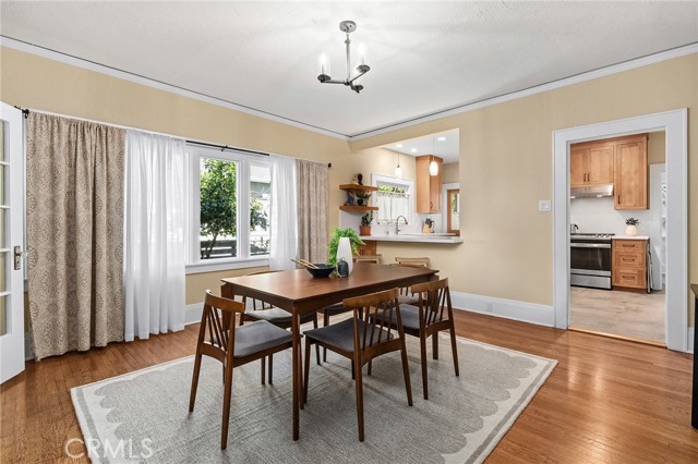 Detail Gallery Image 3 of 73 For 587 E 3rd, Chico,  CA 95928 - 5 Beds | 3 Baths