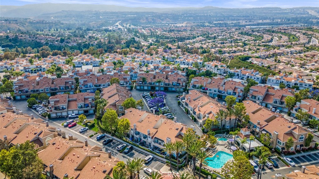 https://media.crmls.org/medias/6c58893e-c739-4b2f-bf6f-e2165f221d89.jpg?preset=X-Large