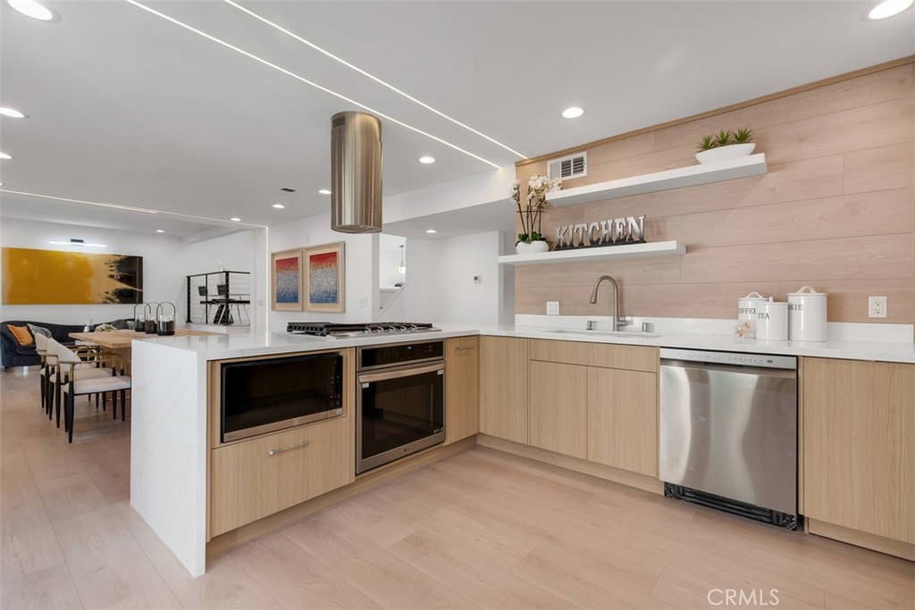 MLS #OC25261763 image #9