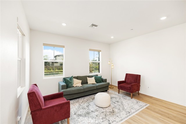 Detail Gallery Image 6 of 32 For 3906 E Coronado Privado, Ontario,  CA 91761 - 3 Beds | 2/1 Baths
